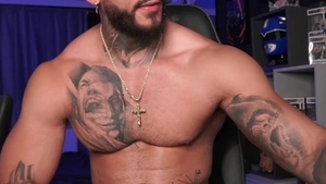 Muscled latino pornstar masturbation live on cam